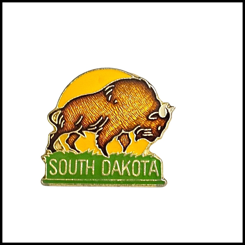 South Dakota Souvenir Pinback Buffalo Bison Lapel Pin Travel Collectible